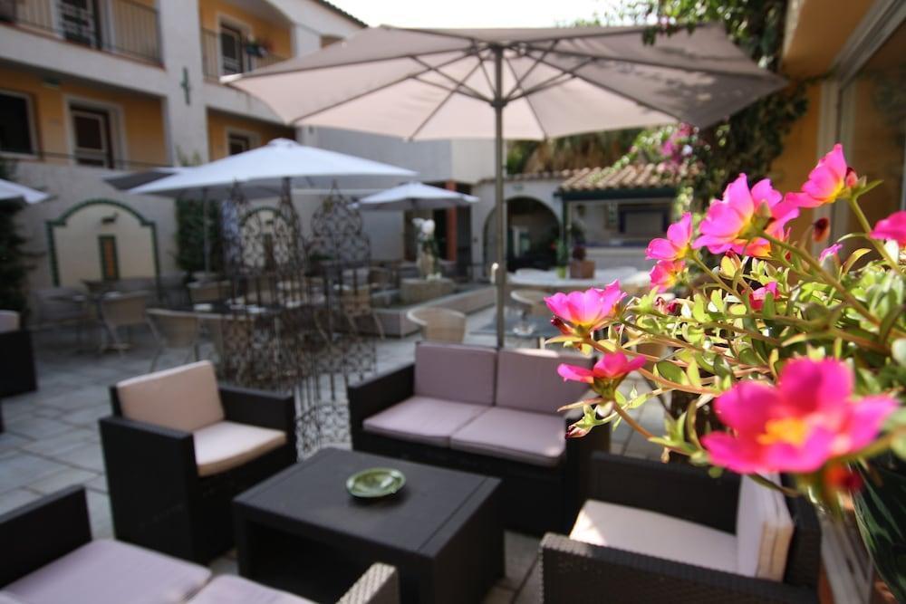 Logis Hotel Les II Mas - Perpignan Sud Cabestany Eksteriør billede