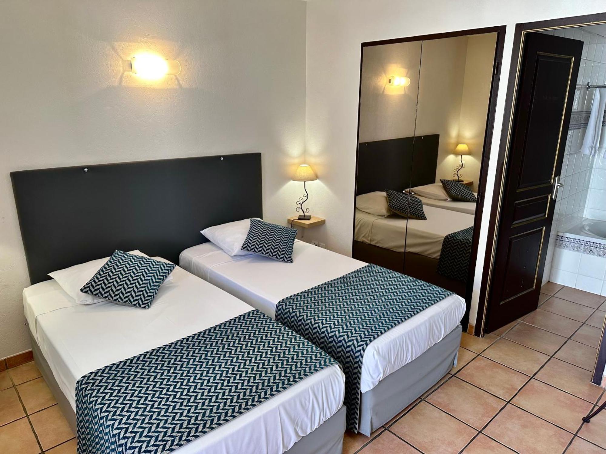 Logis Hotel Les II Mas - Perpignan Sud Cabestany Eksteriør billede