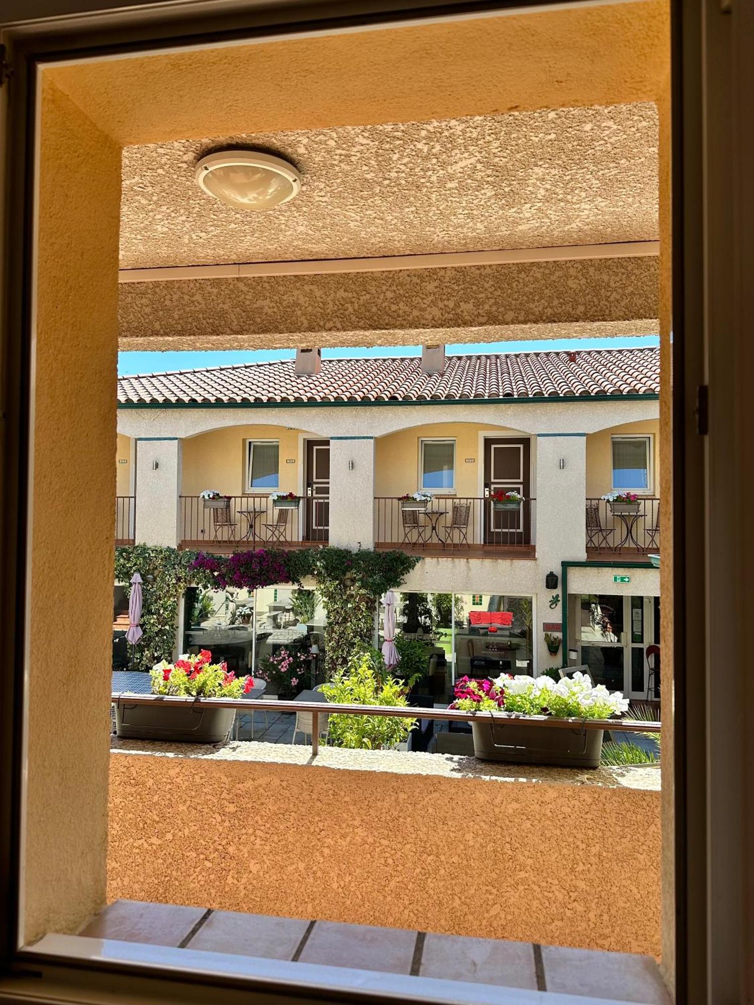 Logis Hotel Les II Mas - Perpignan Sud Cabestany Eksteriør billede